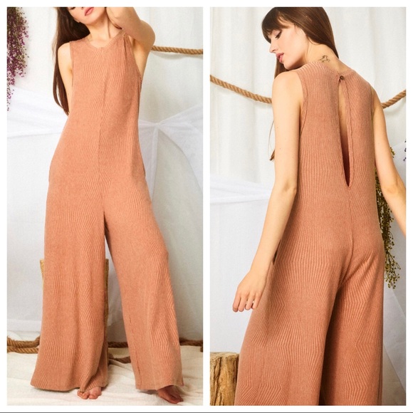 Absolutely fabulous wide leg Solid Jumpsuit - Picture 2 of 3
